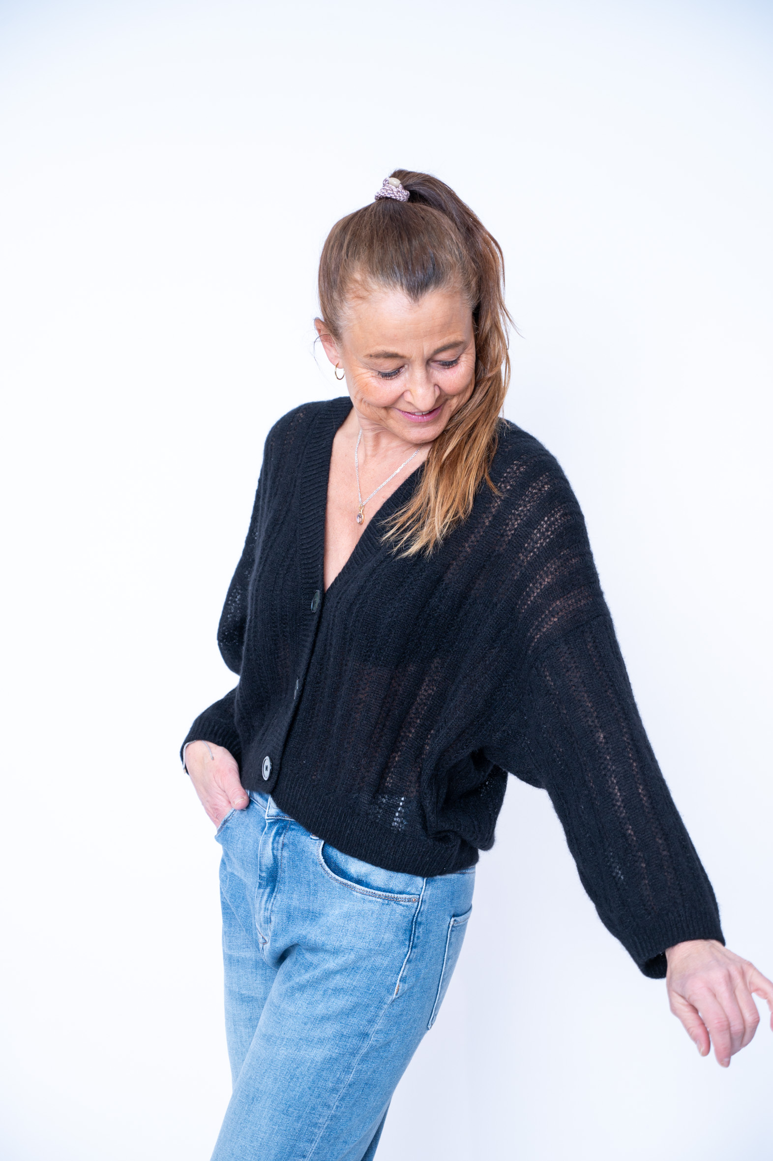 HANDMADE Cardigan hellgrau & schwarz