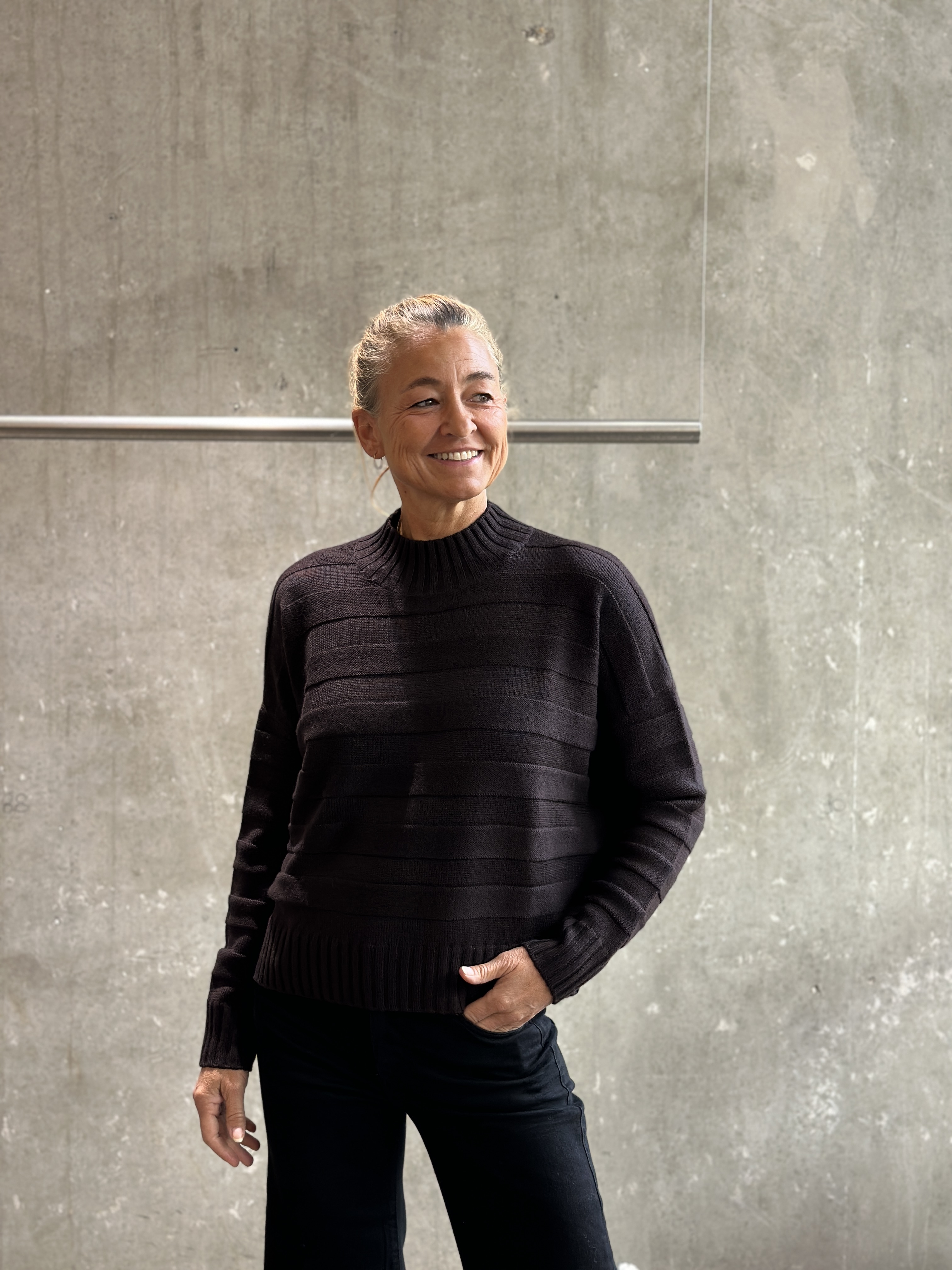 HANDMADE Pullover in 2 Farben