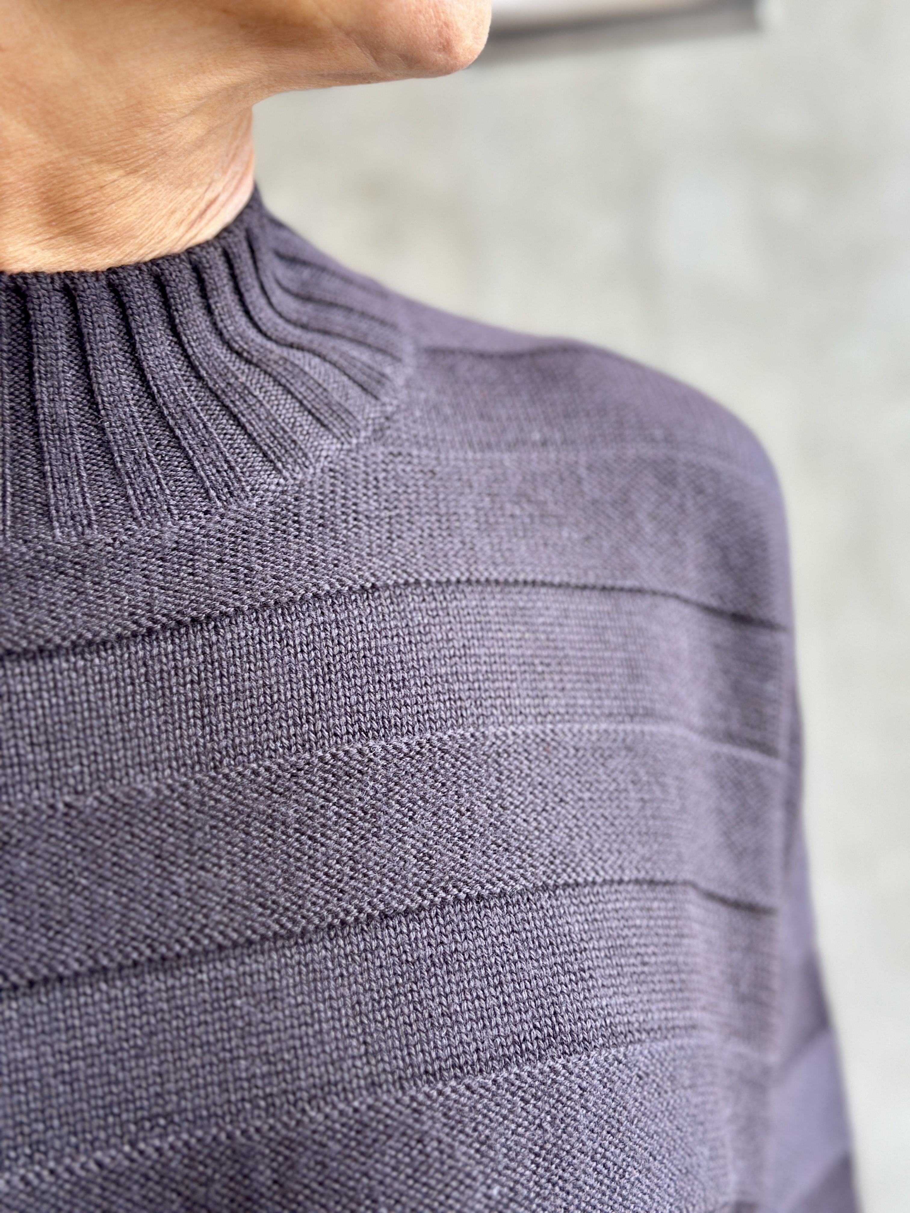 HANDMADE Pullover in 2 Farben