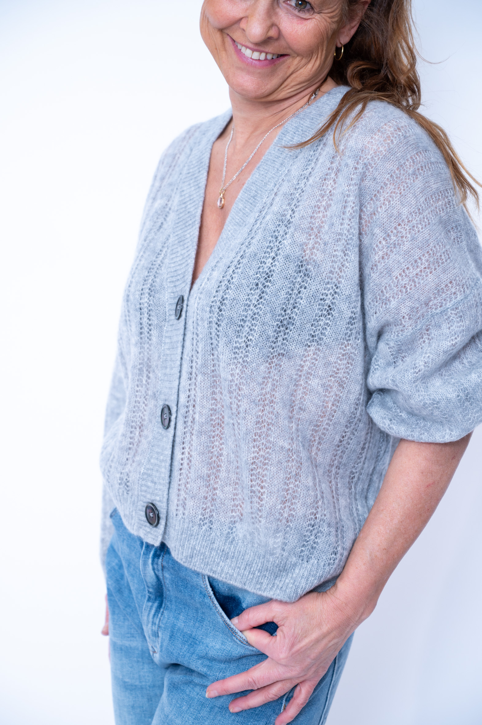HANDMADE Cardigan hellgrau & schwarz
