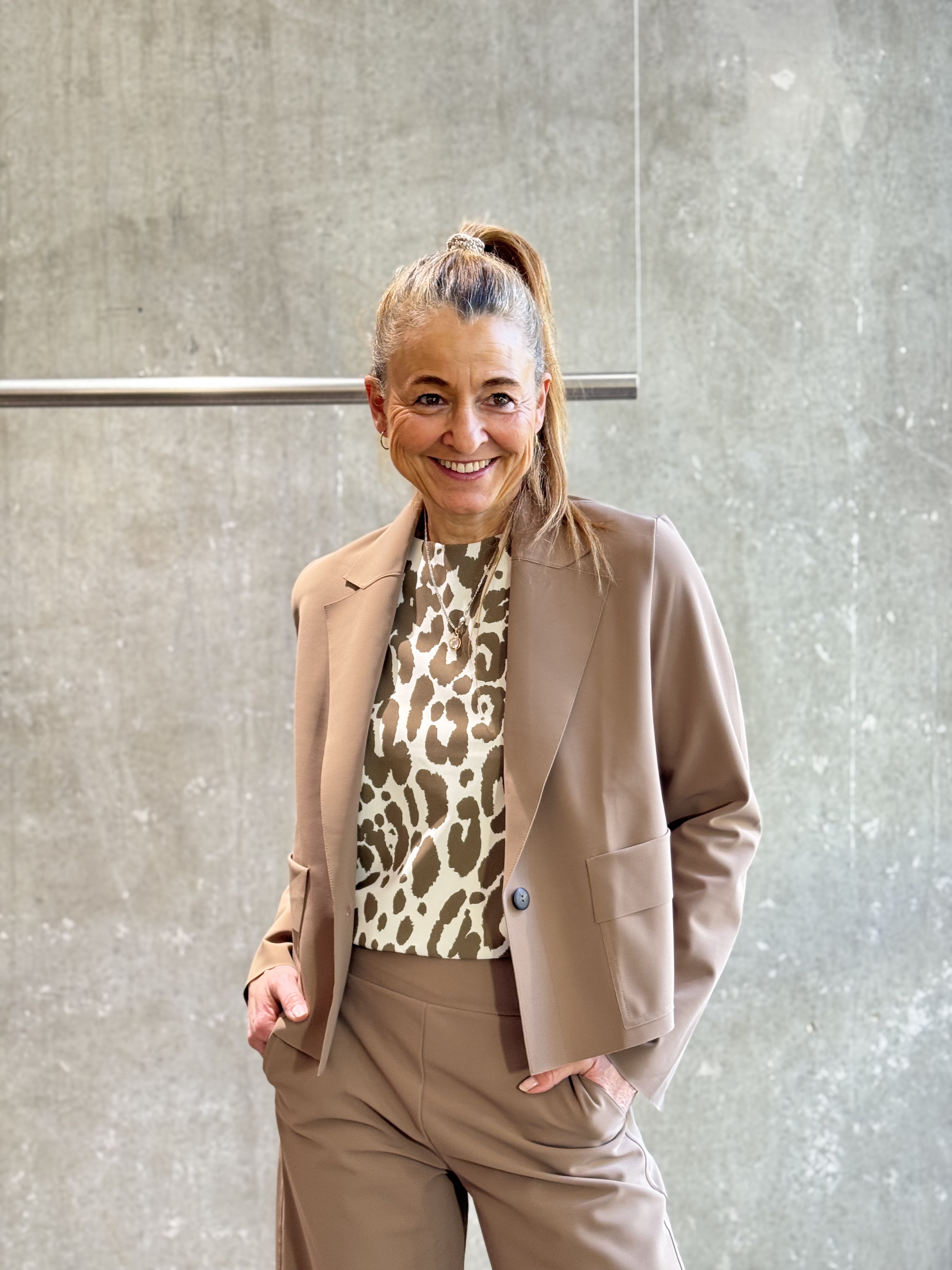 SASSENBACH_STYLE Top  KOLUMBA leo nougat