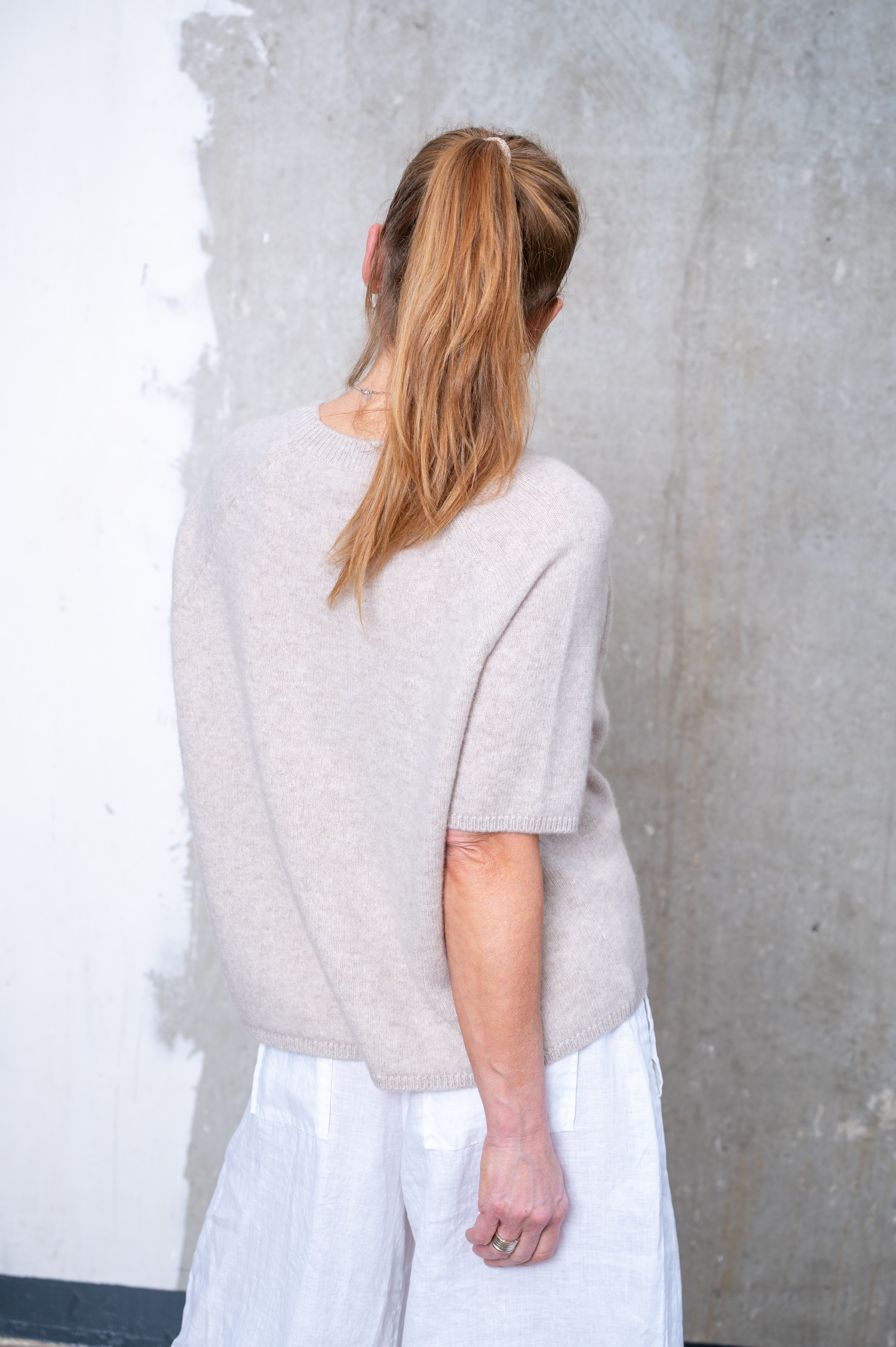 NARLI Kurzarm Pullover hellgrau & sand