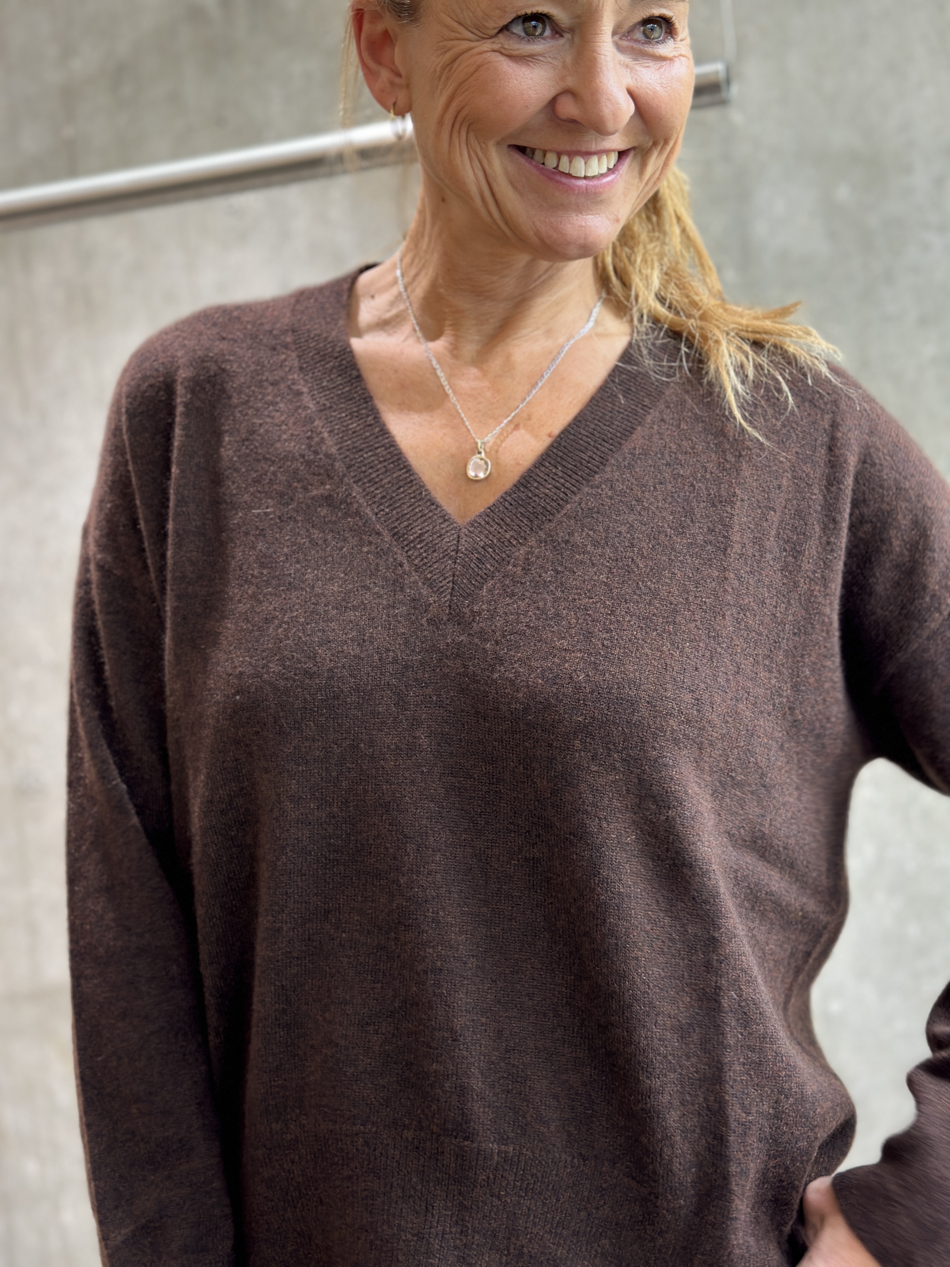 HANDMADE V-Pullover chocolate